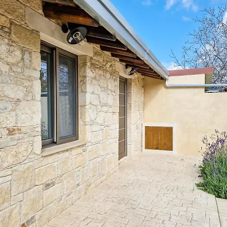 Sanders Andre Marie Cute Studio With Shared Garden